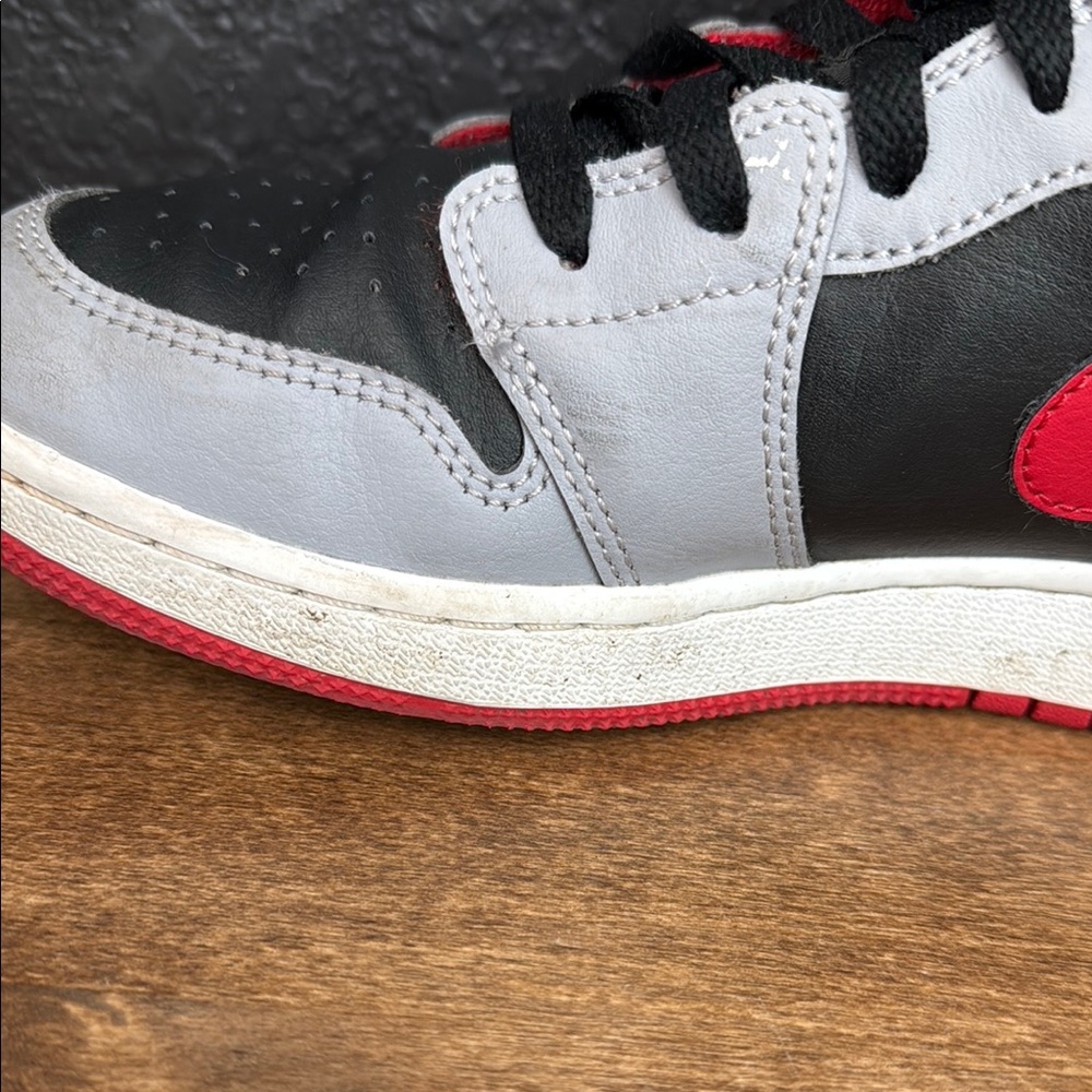 Air Jordan Low Sneakers in Black and Red Size 5.5 Boys - Picture 8 of 11